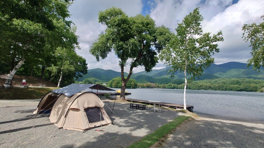 曽原湖湖岸サイトに張ったソロカマＴＣ