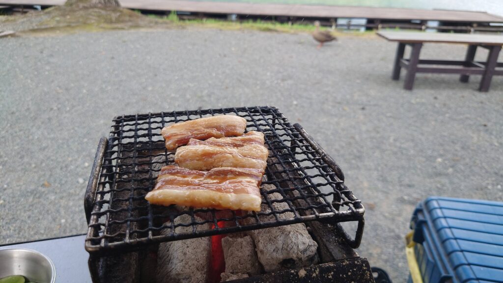 豚バラ肉の炭火焼き