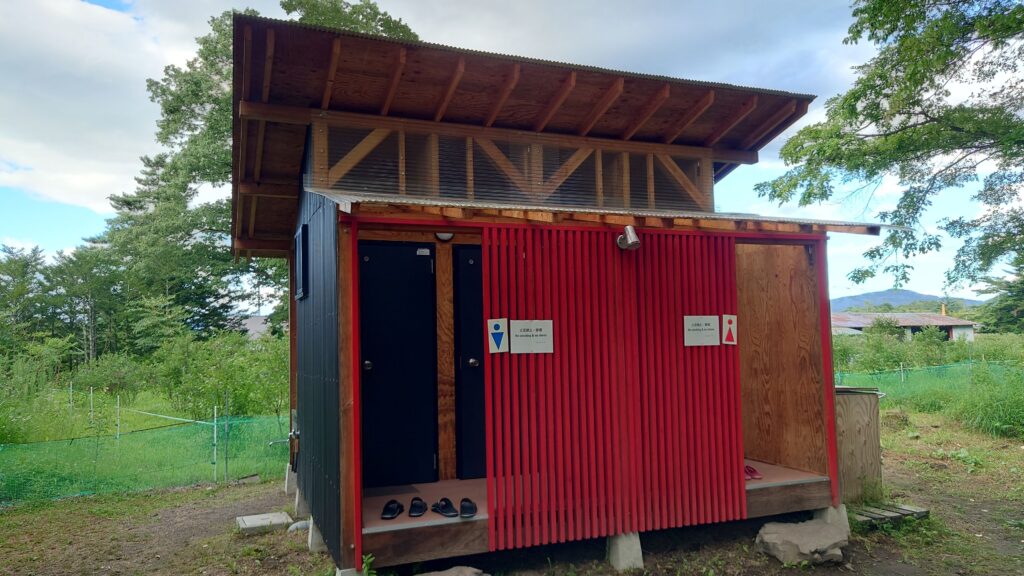 百年小屋キャンプ場トイレ