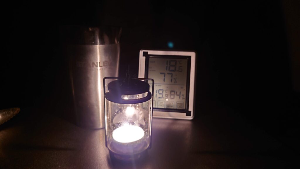 キャンドルランタンと温度計