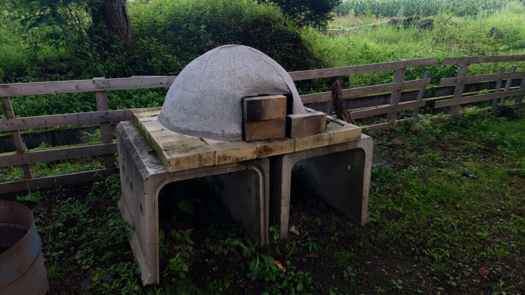 百年小屋キャンプ場ピザ釜