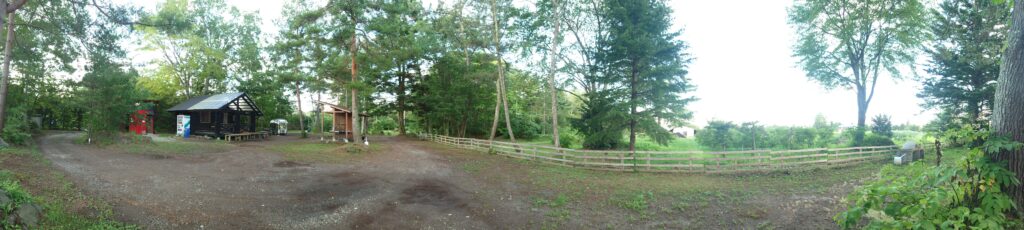 百年小屋キャンプ場入り口付近から見たパノラマ