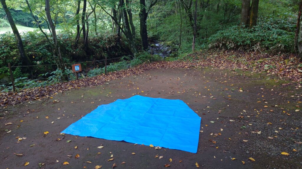 テントサイトにしいた自作グランドシート