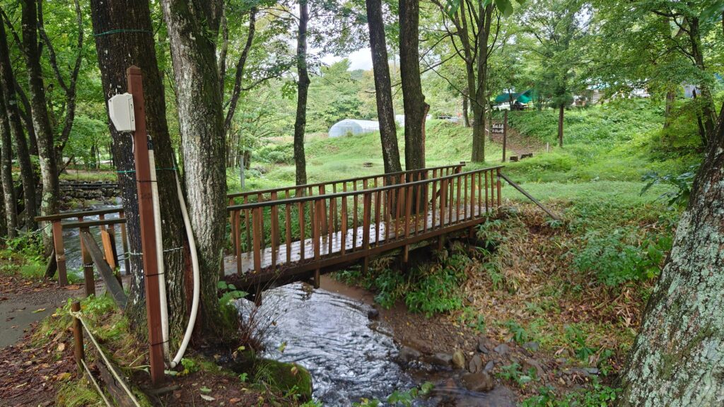 暮坂高原オートキャンプ場駒ヶ沢川にかかる橋