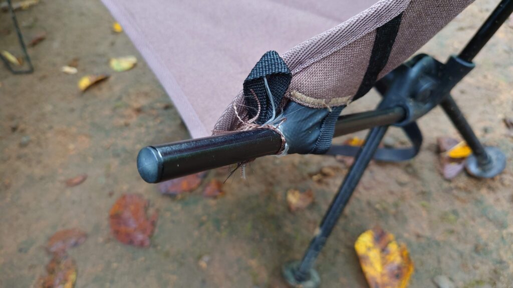 poncotan ウルトラライトフィットチェアの座面、下の部分も突き破る