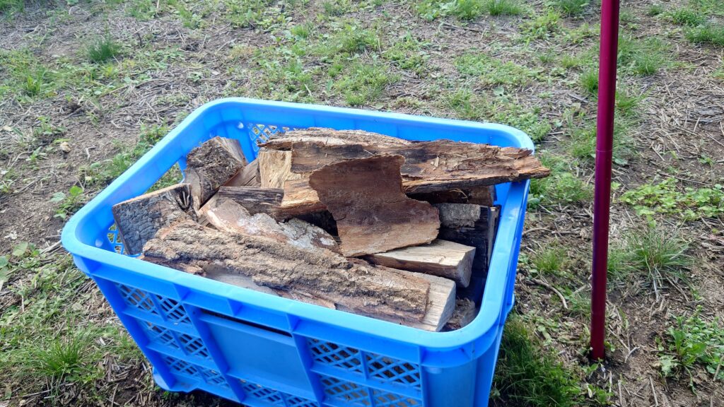 星空キャンプ場の薪