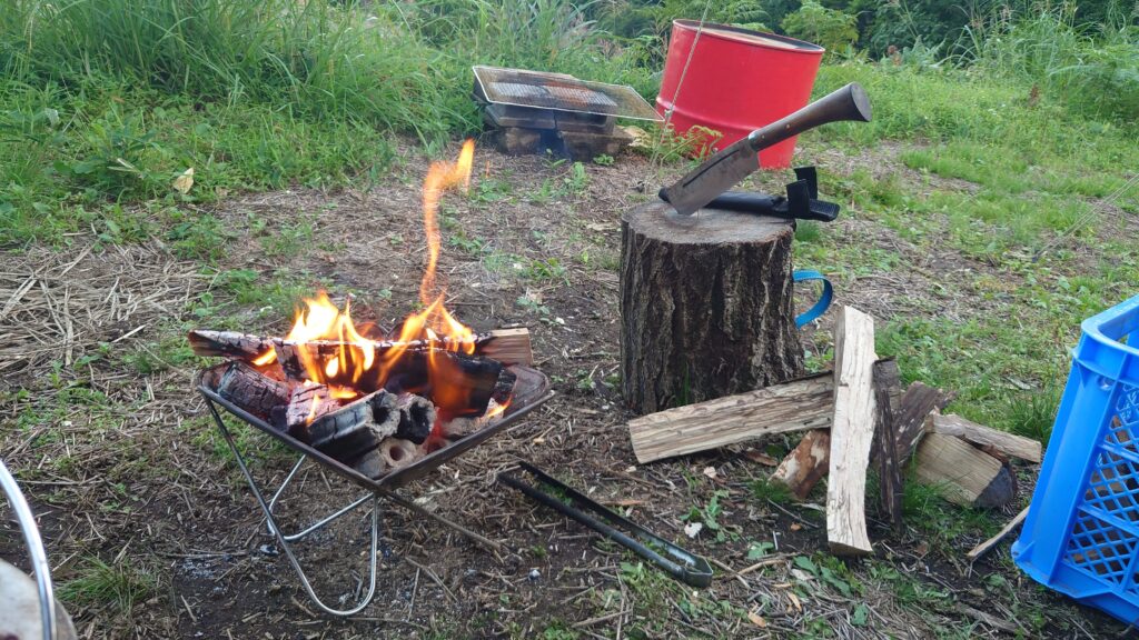 焚火台と薪割り台と鉈