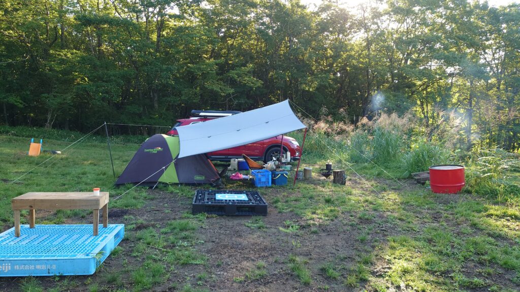 星空キャンプ場朝のテントサイト