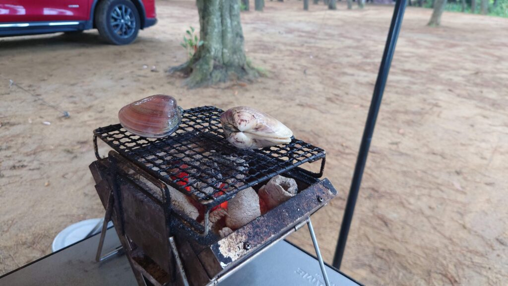 ハマグリの炭火焼き