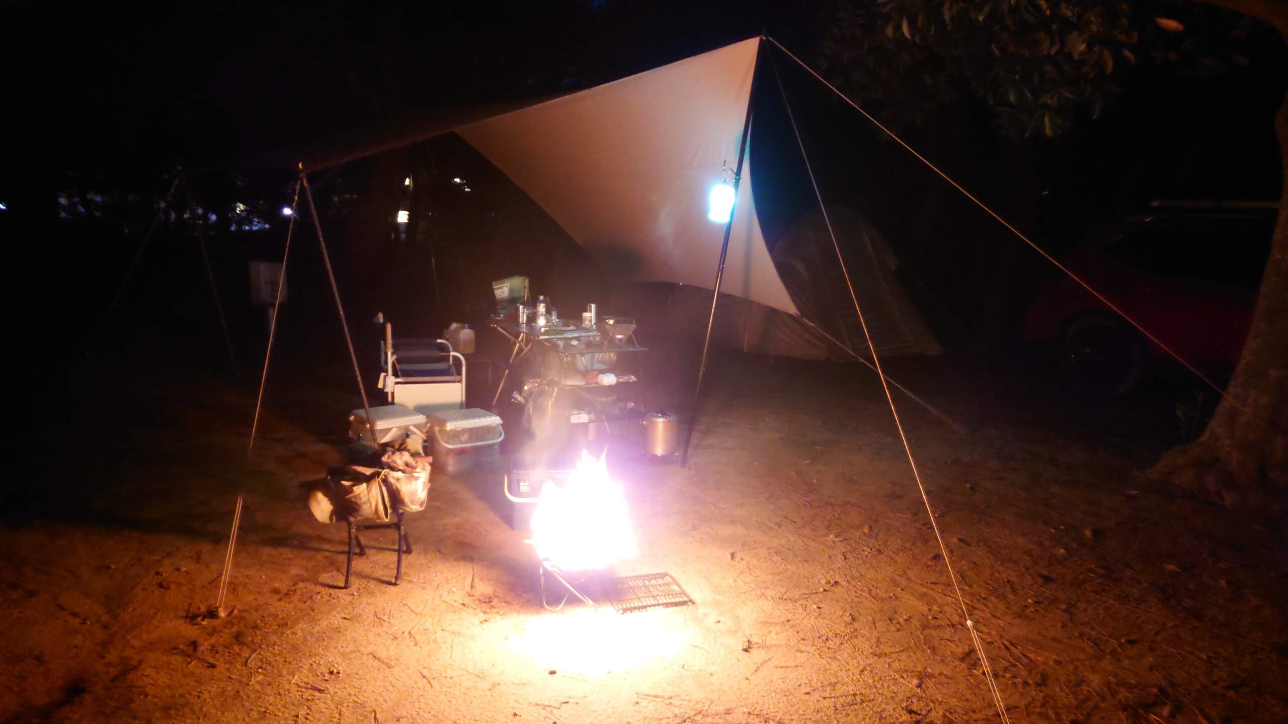 大洗サンビーチキャンプ場夜の焚火シーン