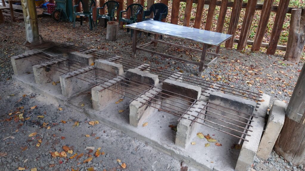 尾瀬高原オートキャンプ場第二炊事場の竈