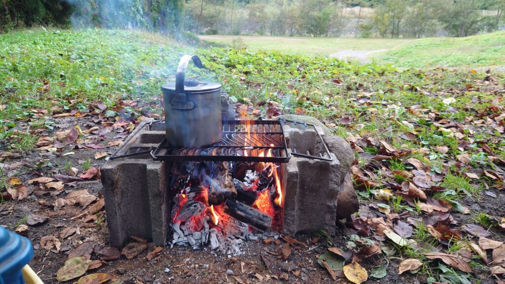 直火竈とケトル