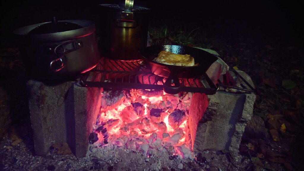大量の熾でスキレット調理
