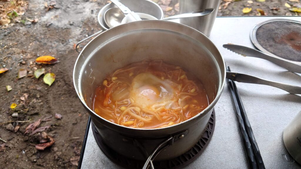 朝食のおかずのスンドゥブの残り