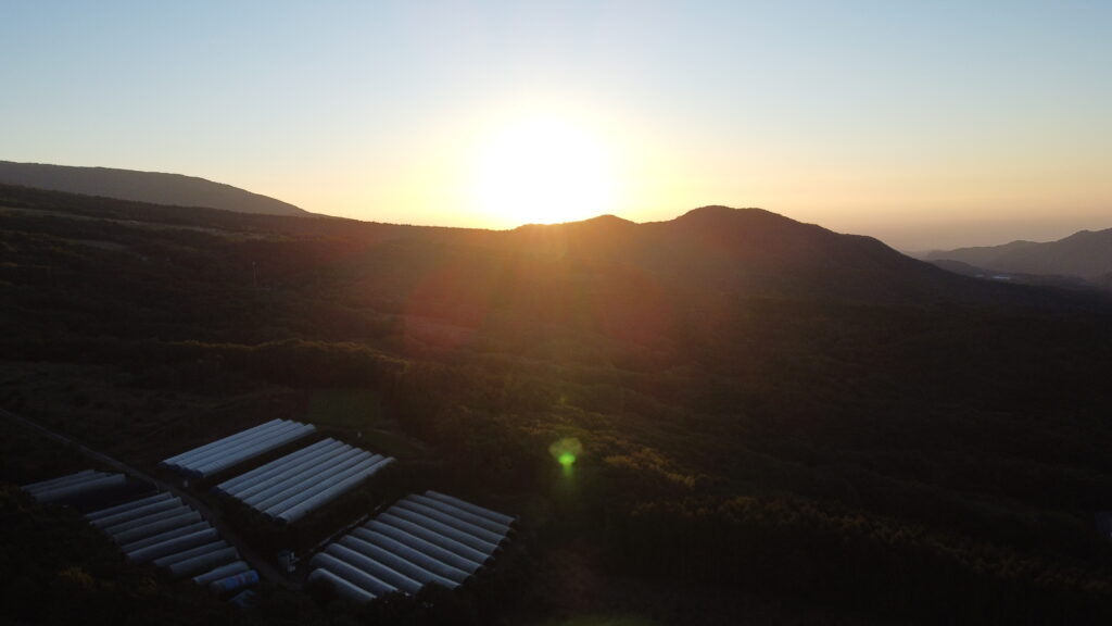 星空キャンプ場上空からの日の出