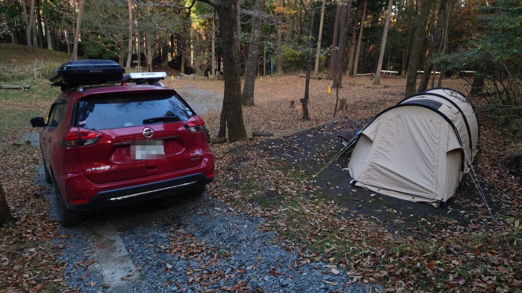 キャンプ冒険仲間倉梨沙かに面したサイト