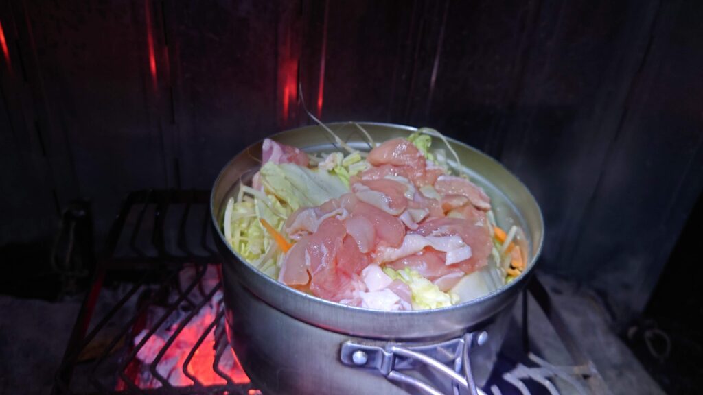 火にかけ始めたキムチ鍋