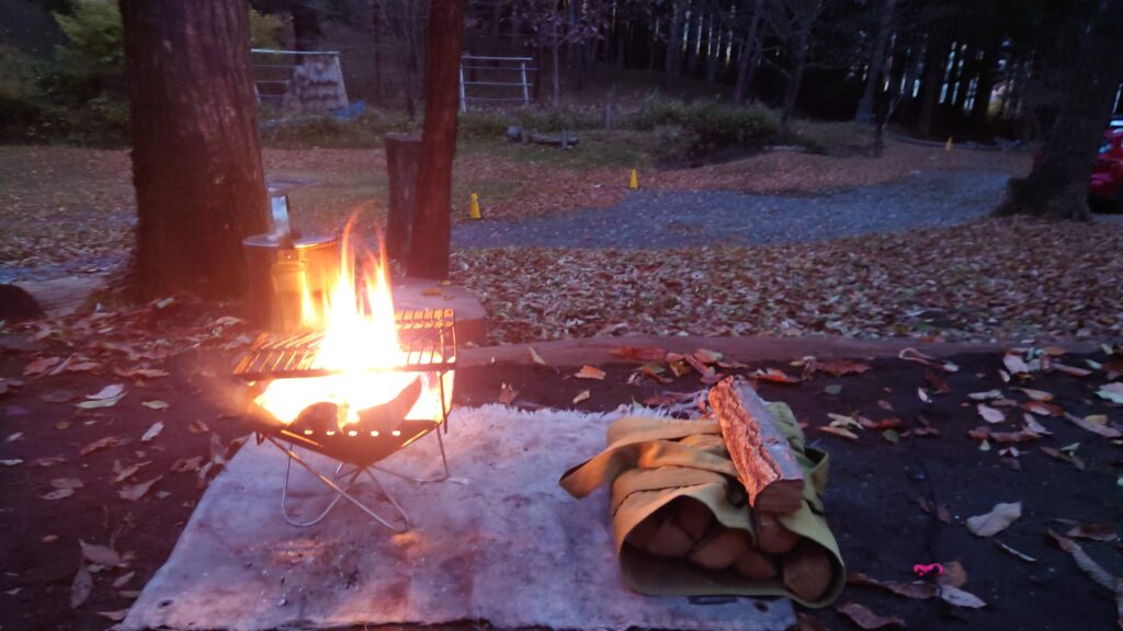 早朝の焚火