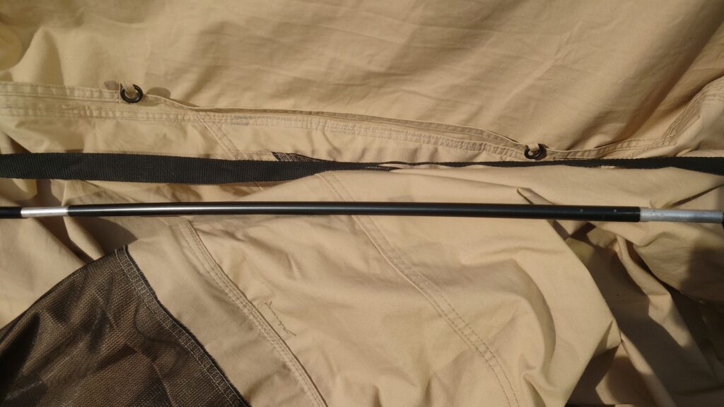 破損した両側雄のポール