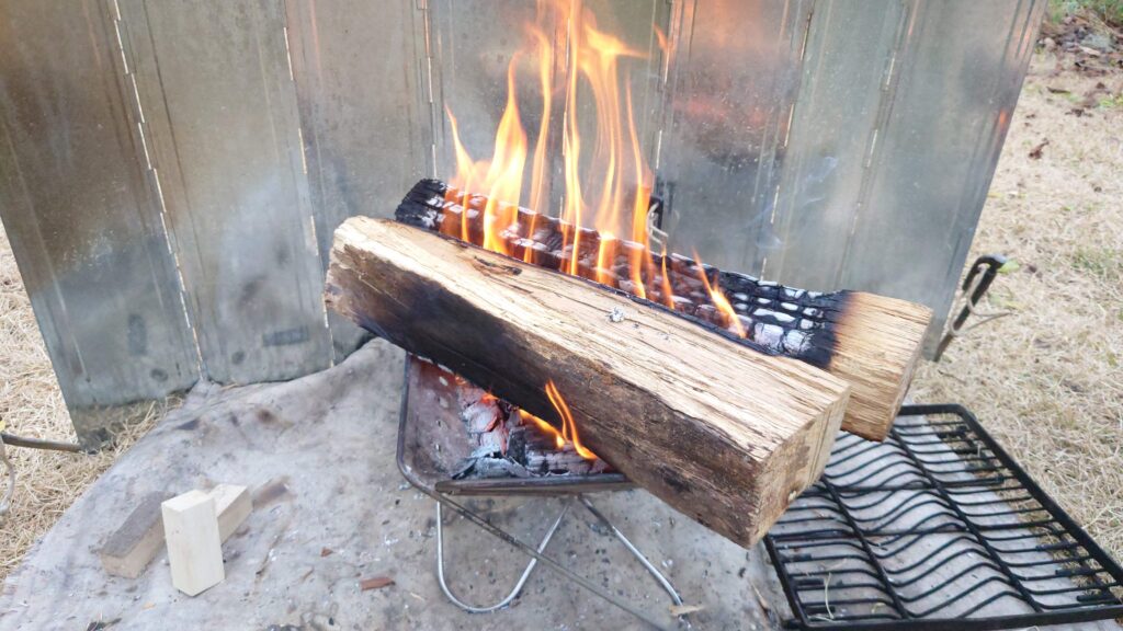燃焼を始めた極太薪