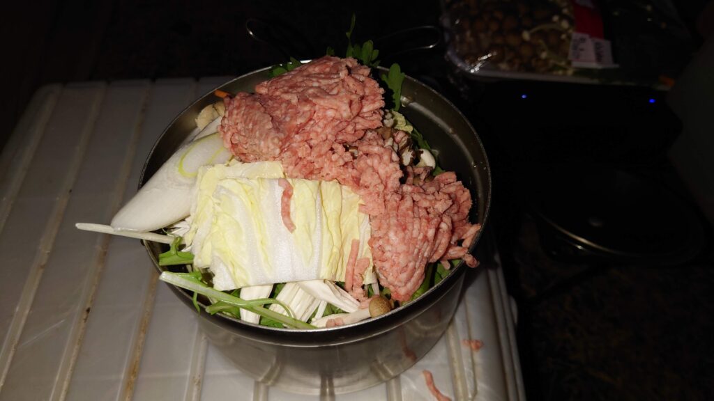 材料を入れた鍋