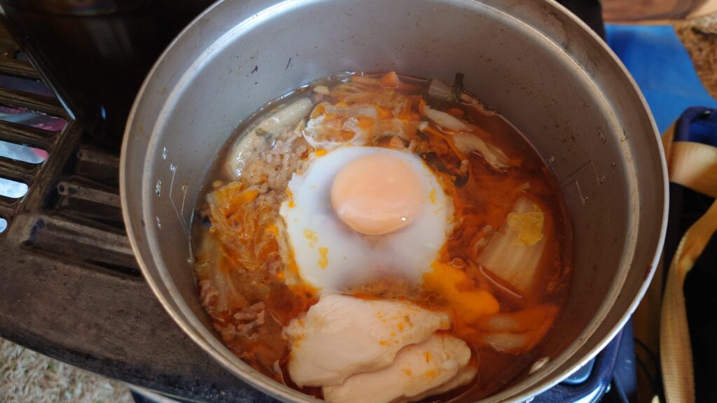 キムチ鍋に落とした卵
