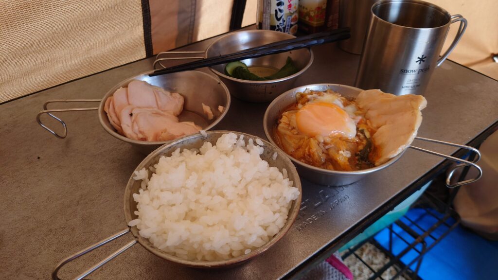 朝食のご飯と鍋の残り