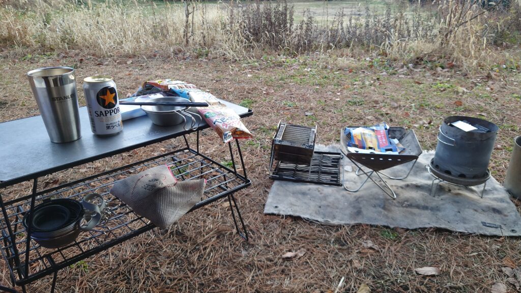 焚火とお酒の準備完了