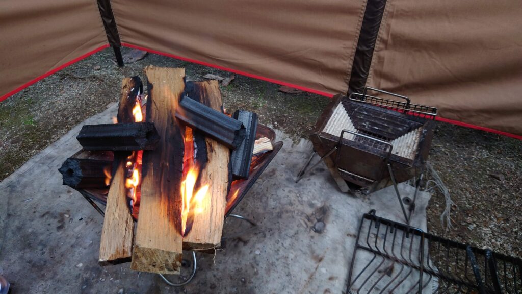 焚火による炭への着火