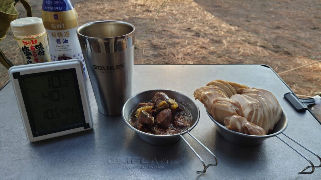 鶏のモツ煮と胸肉のハム