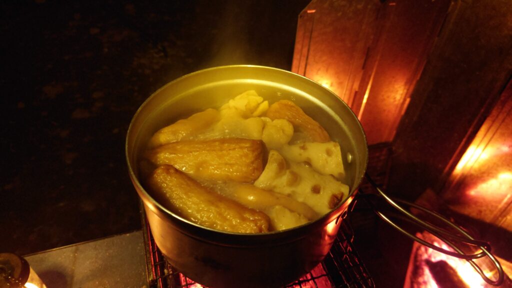 鍋いっぱいの煮えたおでん