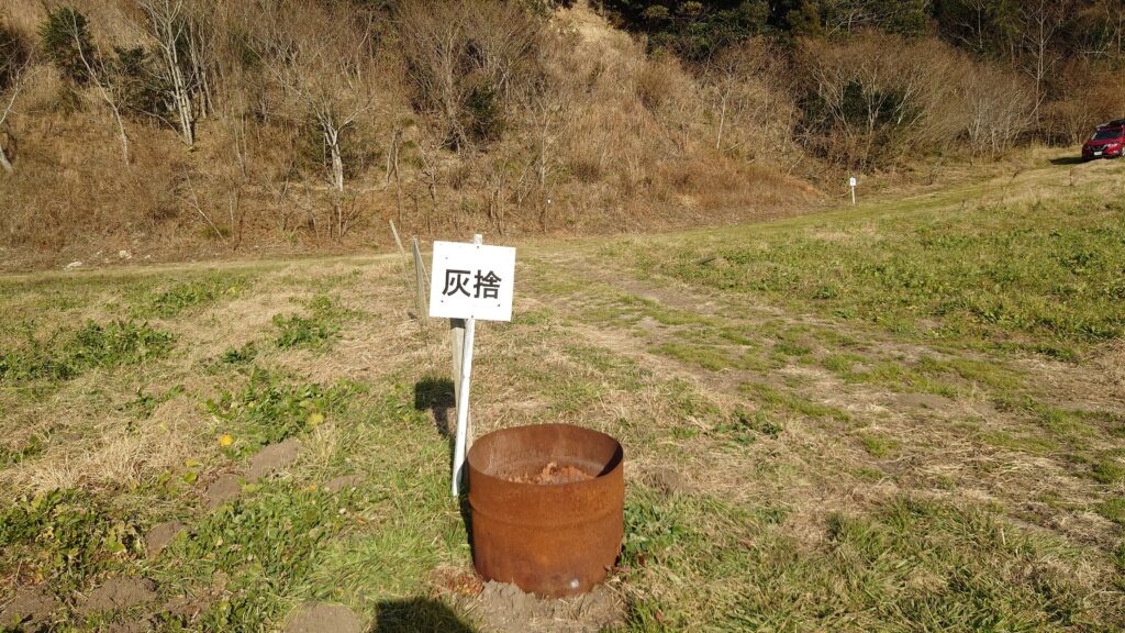 御宿ドローン&キャンプＦサイト下の灰捨て場