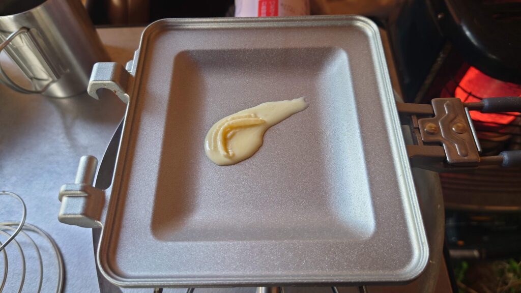 SOTOホットサンドメーカーの上のバター