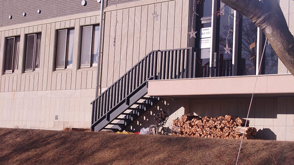 井頭温泉チャットパレス庭側出入り口