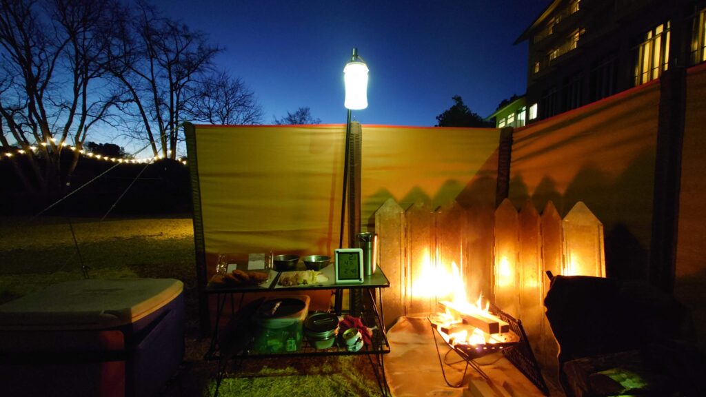 焚火とランタンの灯