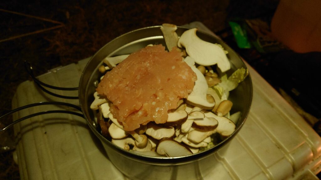 てんこ盛りの鍋具材