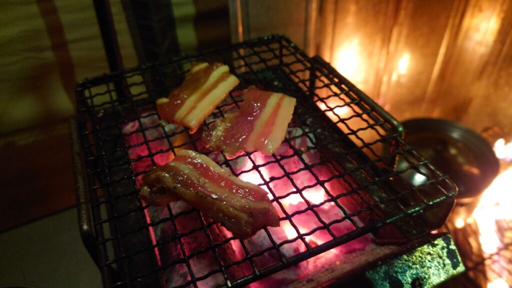豚バラ肉の炭火焼き