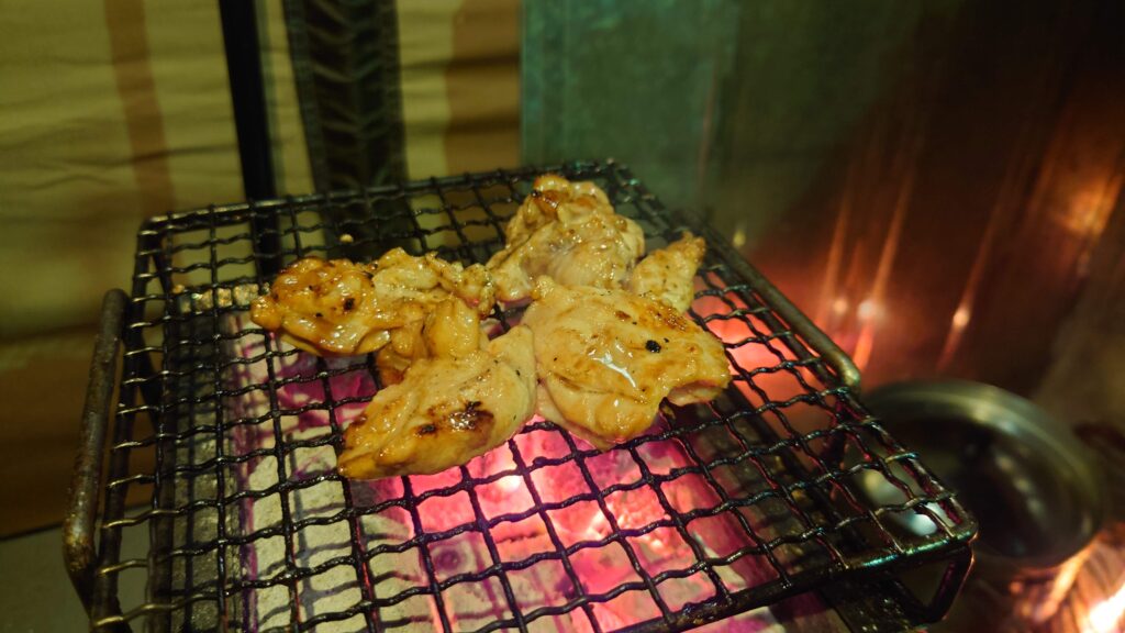 鶏モモ肉の炭火焼き