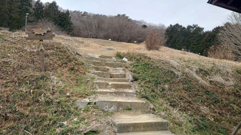 柏倉フィッシングパークポンドへ続く階段