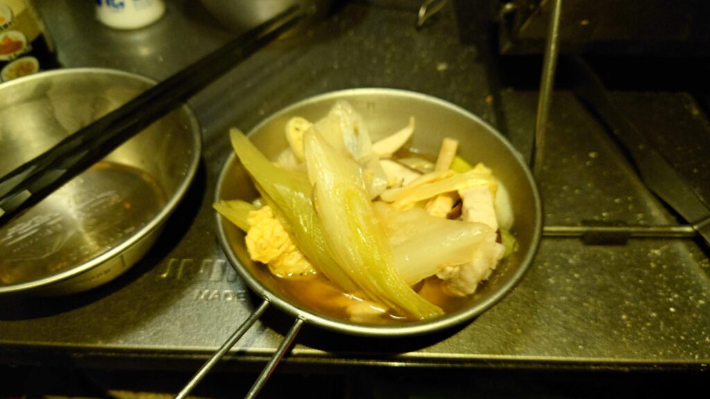 シェラカップにとった鍋