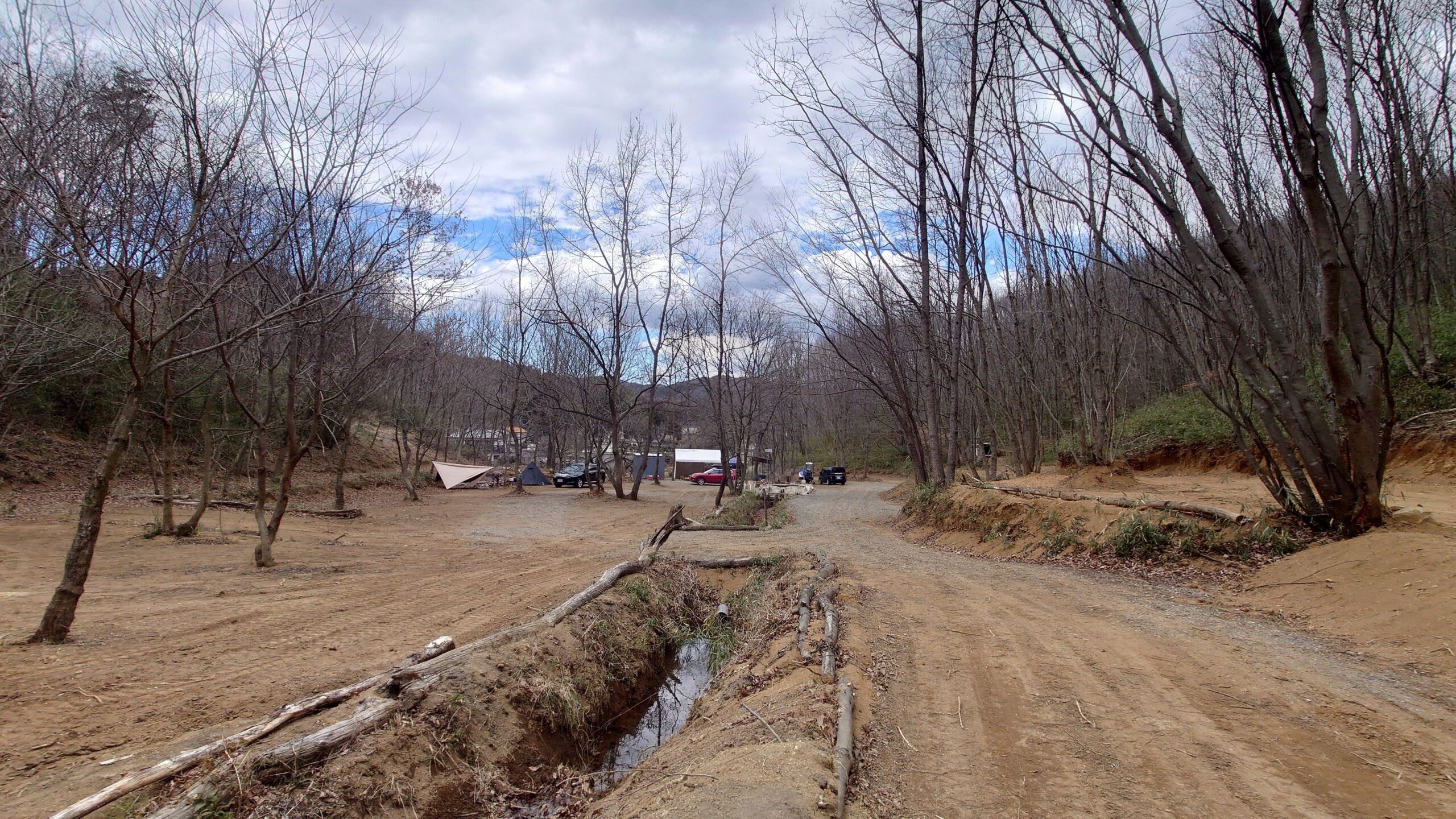 栃木の森キャンプ場中央の沢