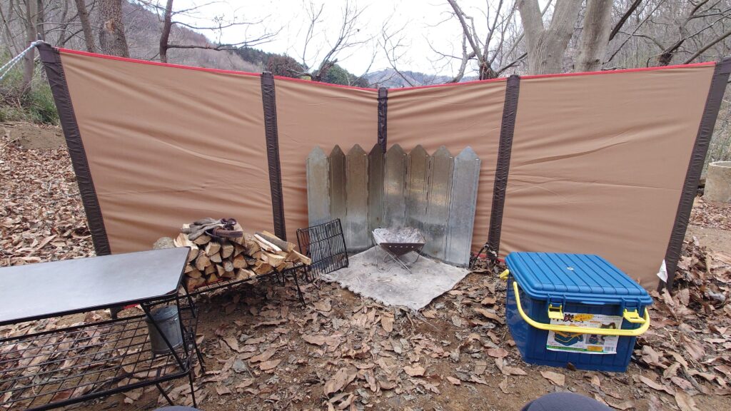 陣幕miniと金属製の焚火スクリーン焚火エリア