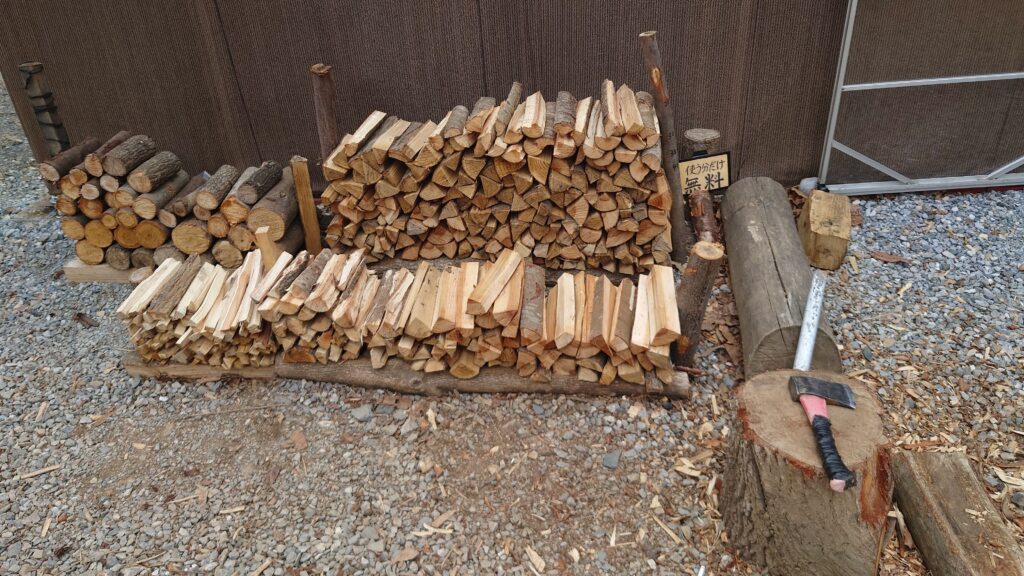 栃木の森使う分だけ無料の薪