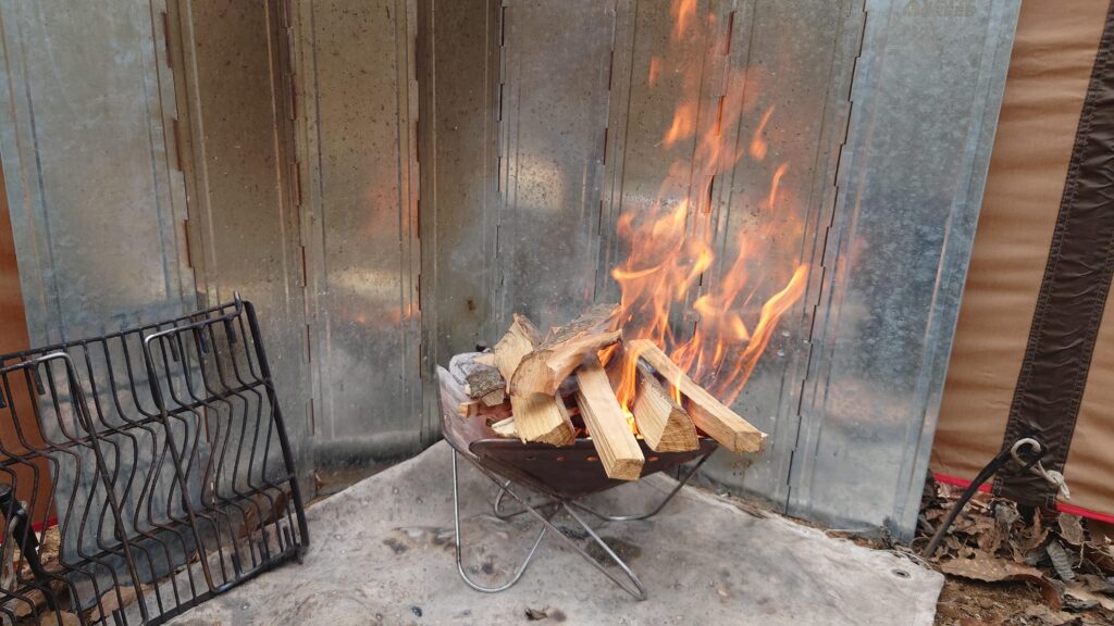 燃え上がった焚火