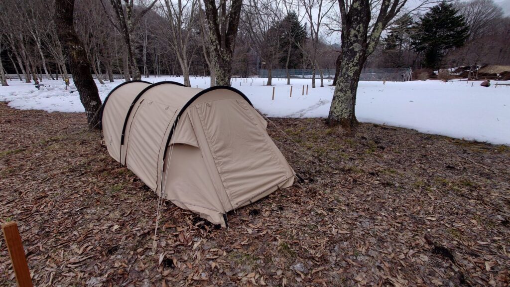 ちばむらオートキャンパーズリゾート雪を避けて設営したテント