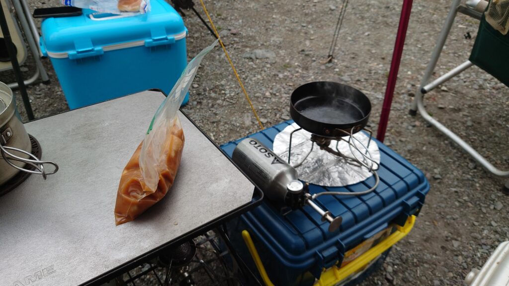 ユニフレームの黒皮鉄フライパン