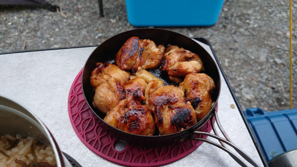 黒皮鉄で焼いた鶏肉