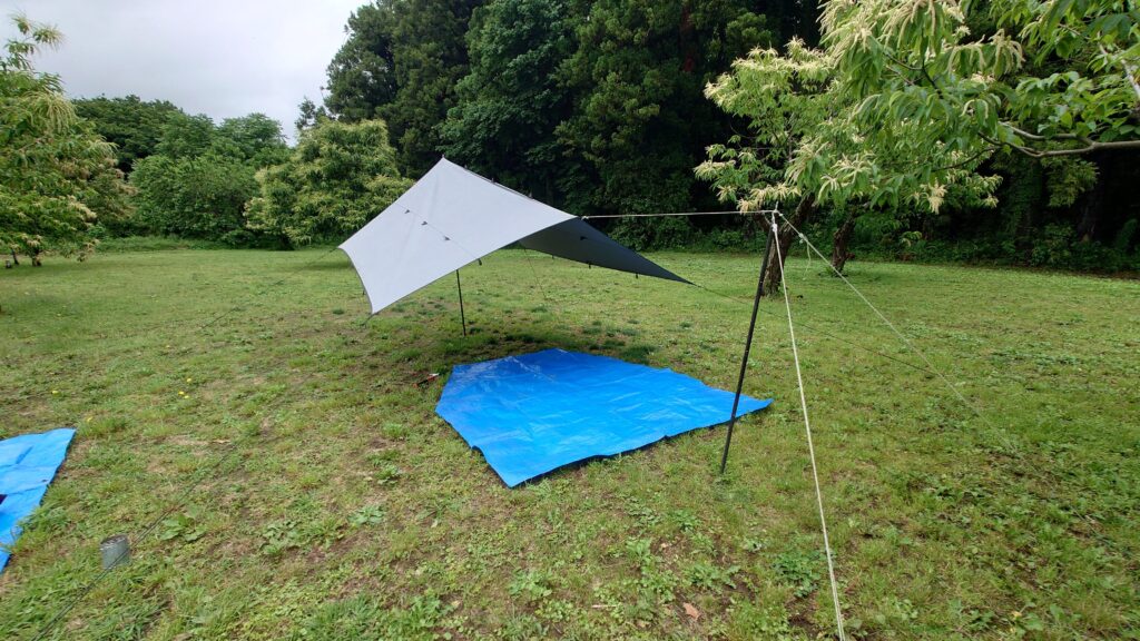 しもはじ埴輪キャンプ場栗の丘サイトに設営したタープ