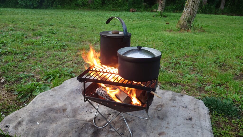 焚火で朝食の調理