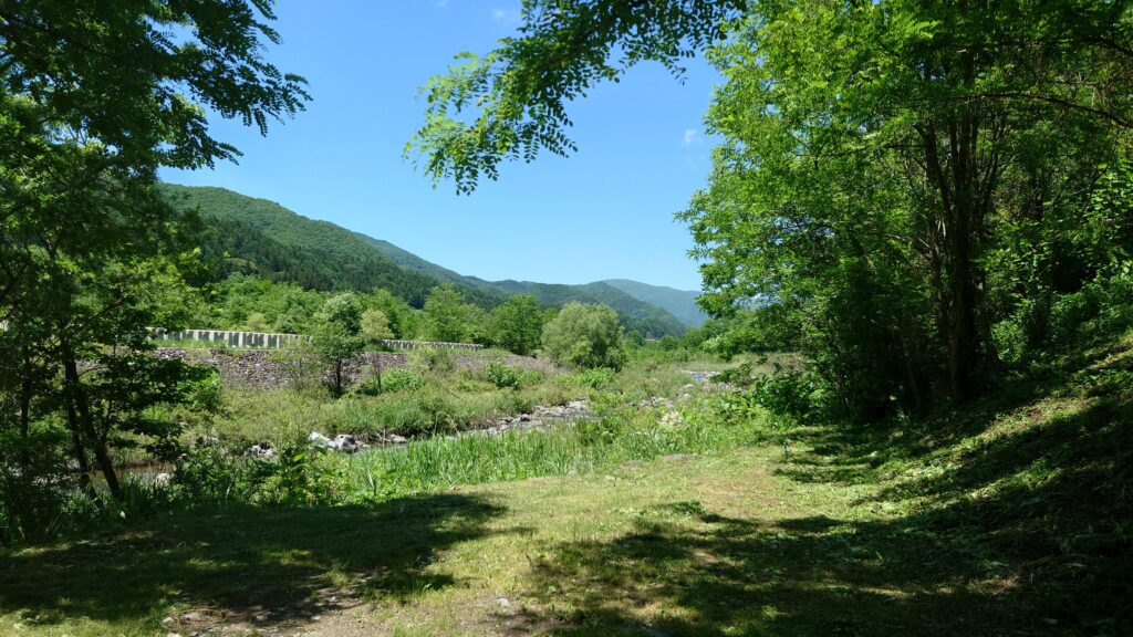 尾瀬高原オートキャンプ場河川敷テントサイト川上エリア